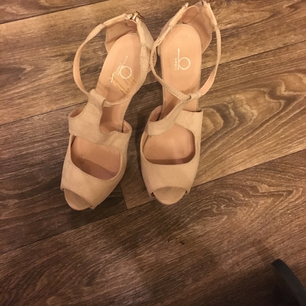 Bakers nude heels size 7
