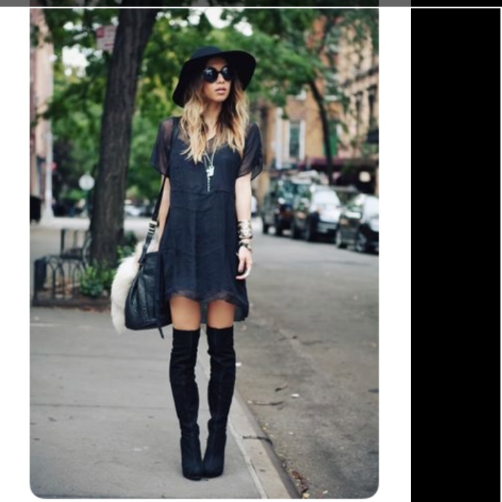 Black floppy hat