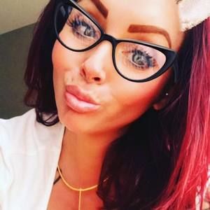 Meet your Posher, Leslie