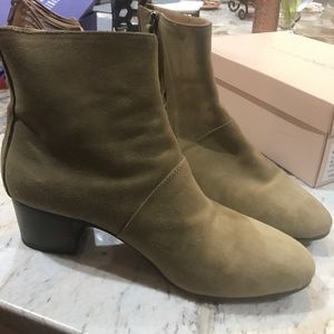 Banana Republic boots 7.5