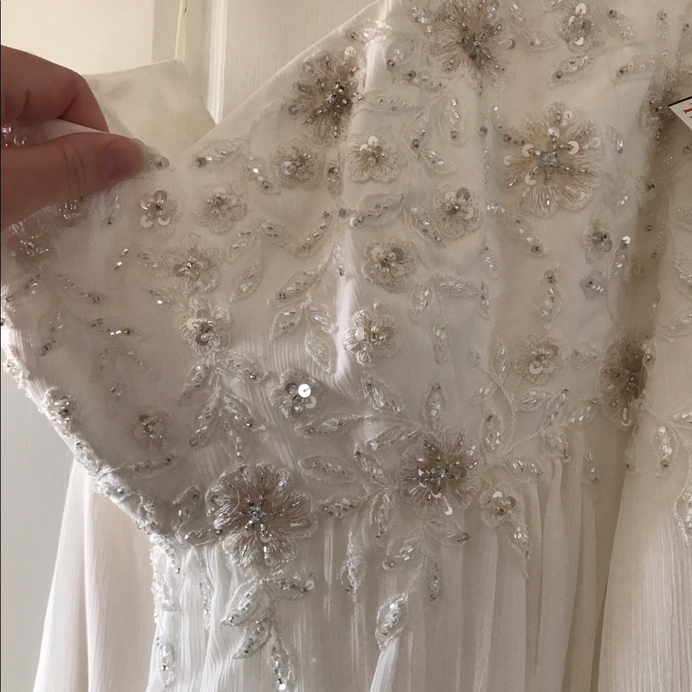 Wedding dress - Picture 3 of 4