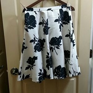 Banana Republic Black White Floral Rose Silk Skirt