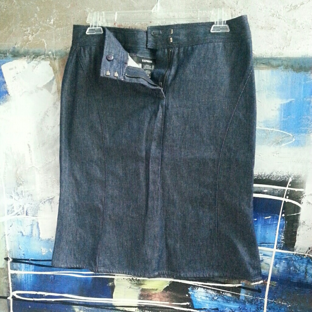 Express brand dark denim fitted skirt