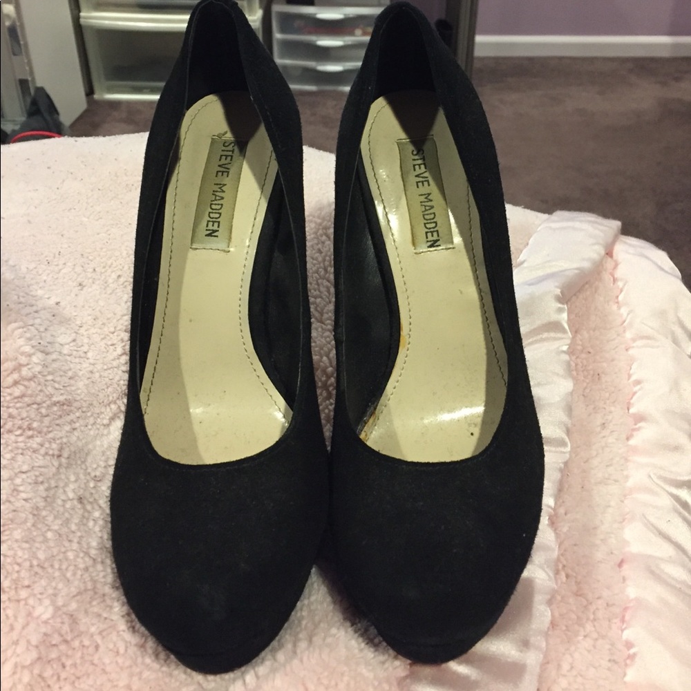 Steve Madden suede black pumps