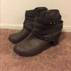 Mossimo brown booties