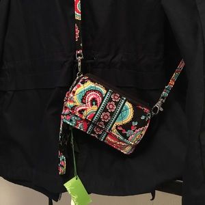 💛Vera Bradley all in one crossbody purse💛
