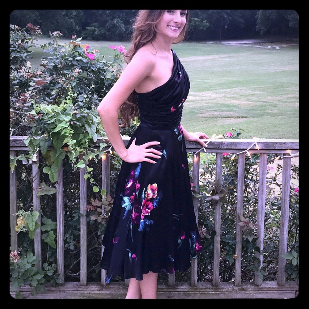 Guess by Marciano XS floral one shoulder dress