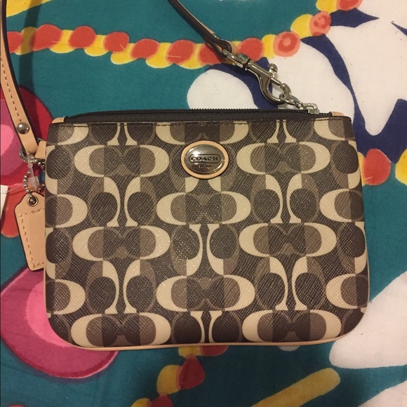 Coach Wristlet Never Used - Given To Me As Gift - Picture 2 of 5