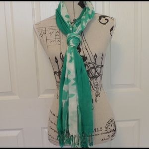 Old navy green and white scarf