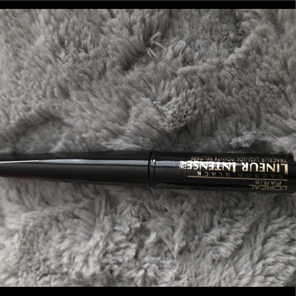 L'Oréal Paris felt tip eye liner.