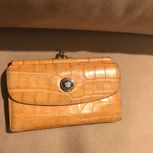 Dooney & Bourke wallet