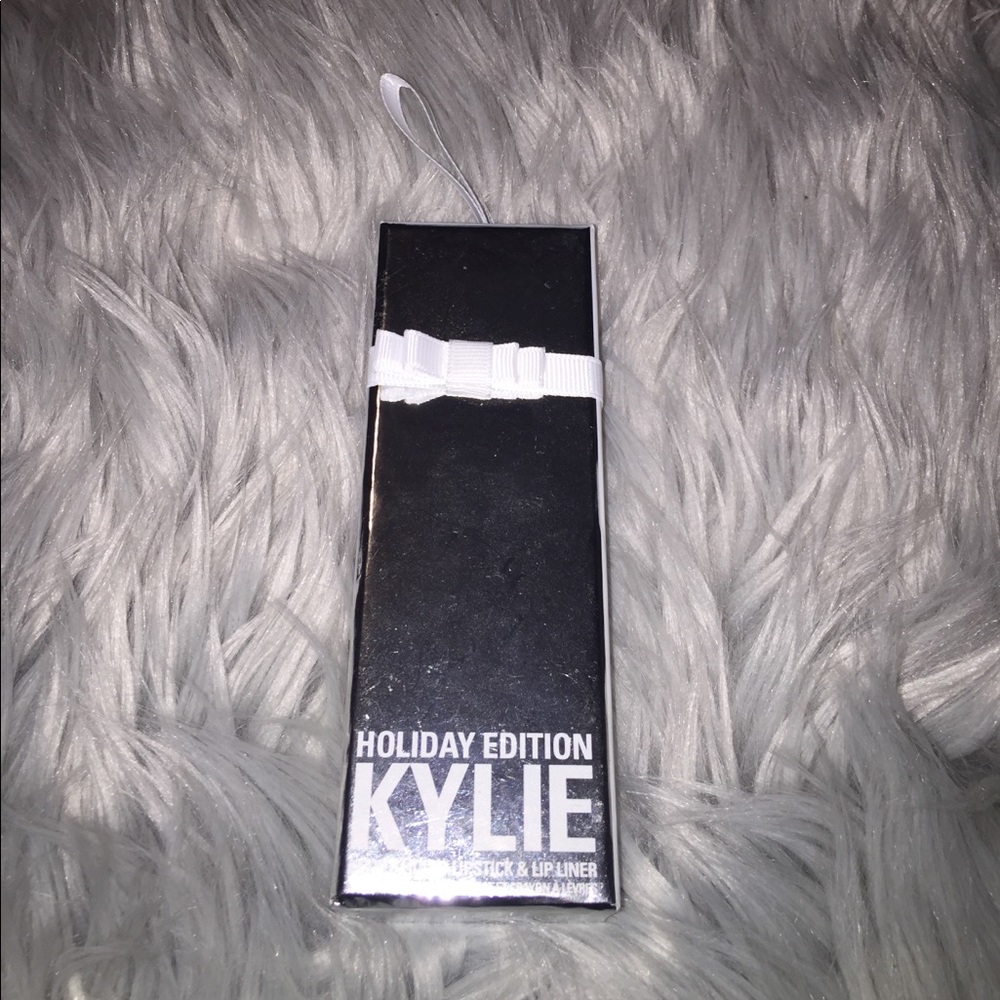 Kylie Cosmetic lip kit.