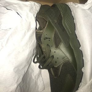 All olive green huaraches !!!!