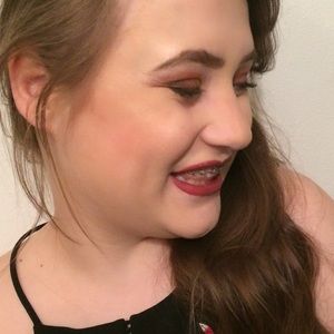 Meet your Posher, Emina