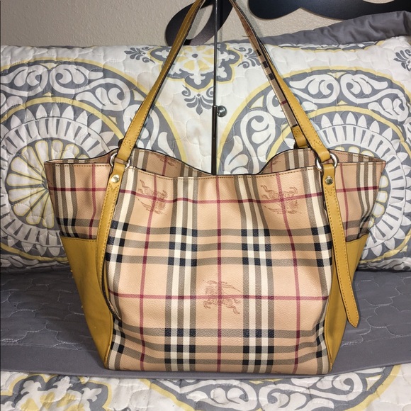 Burberry Handbags - Burberry Canterbury Haymaker tote bag purse