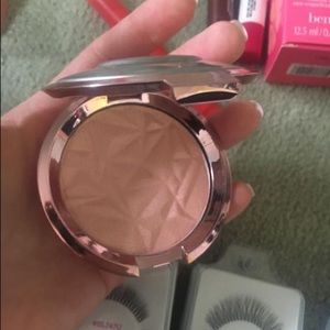 BECCA LIMITED EDITION