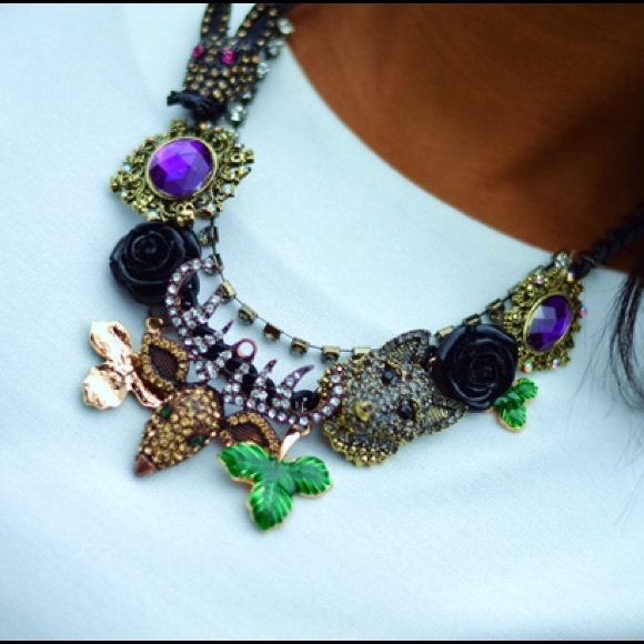 Novelty Jewelry - Masquerade Fantasy Illusion Necklace Novelty Jewelry - Masquerade Fantasy Illusion Necklace