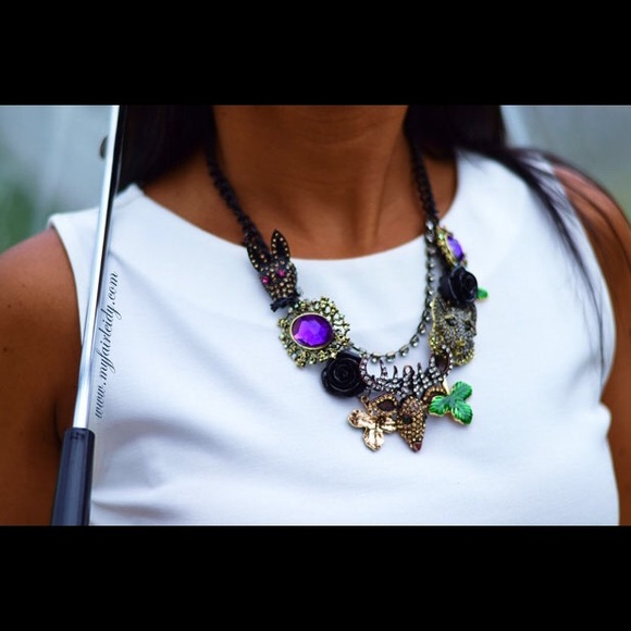 Novelty Jewelry - Masquerade Fantasy Illusion Necklace Novelty Jewelry - Masquerade Fantasy Illusion Necklace
