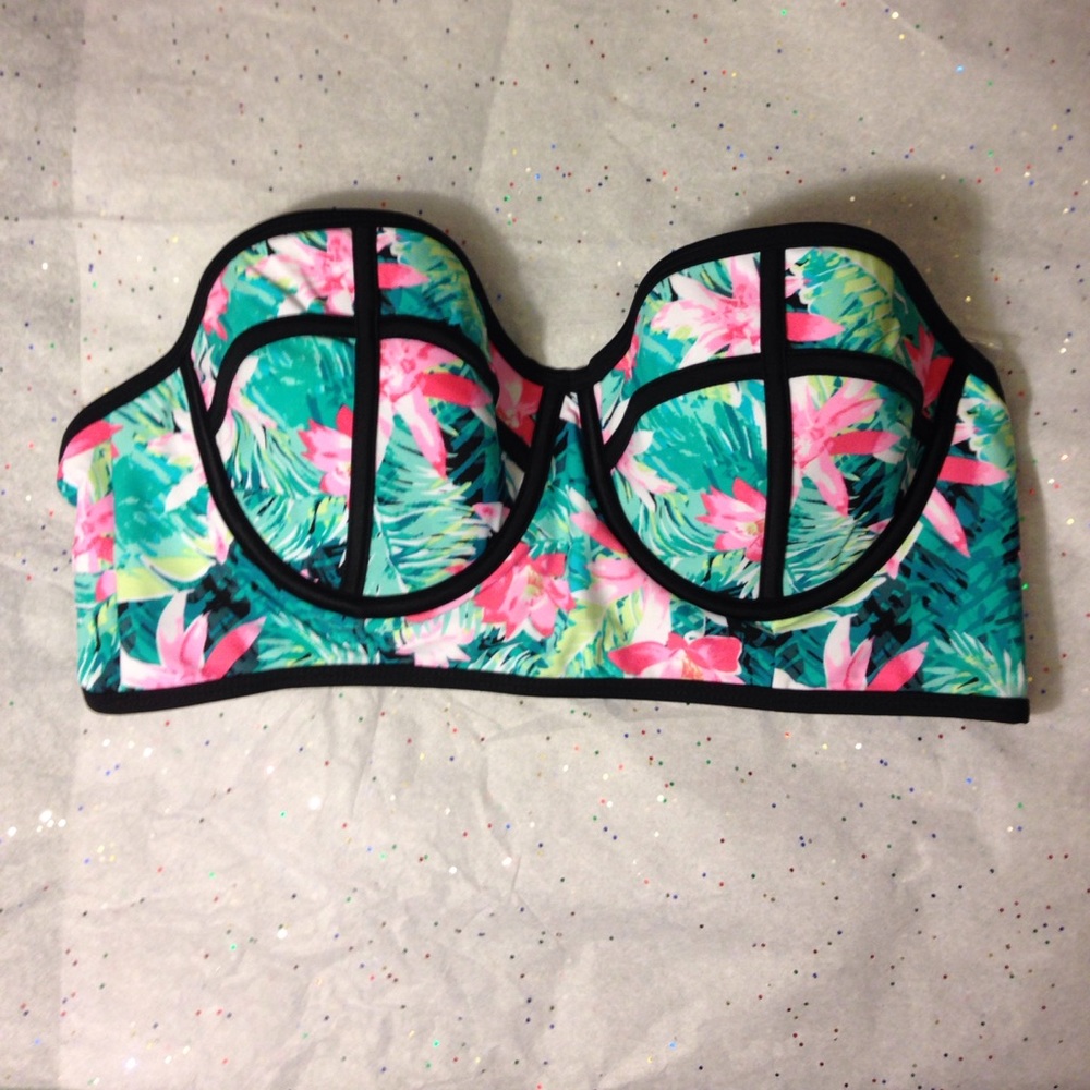 Hawaiian flower print extra-large bikini top