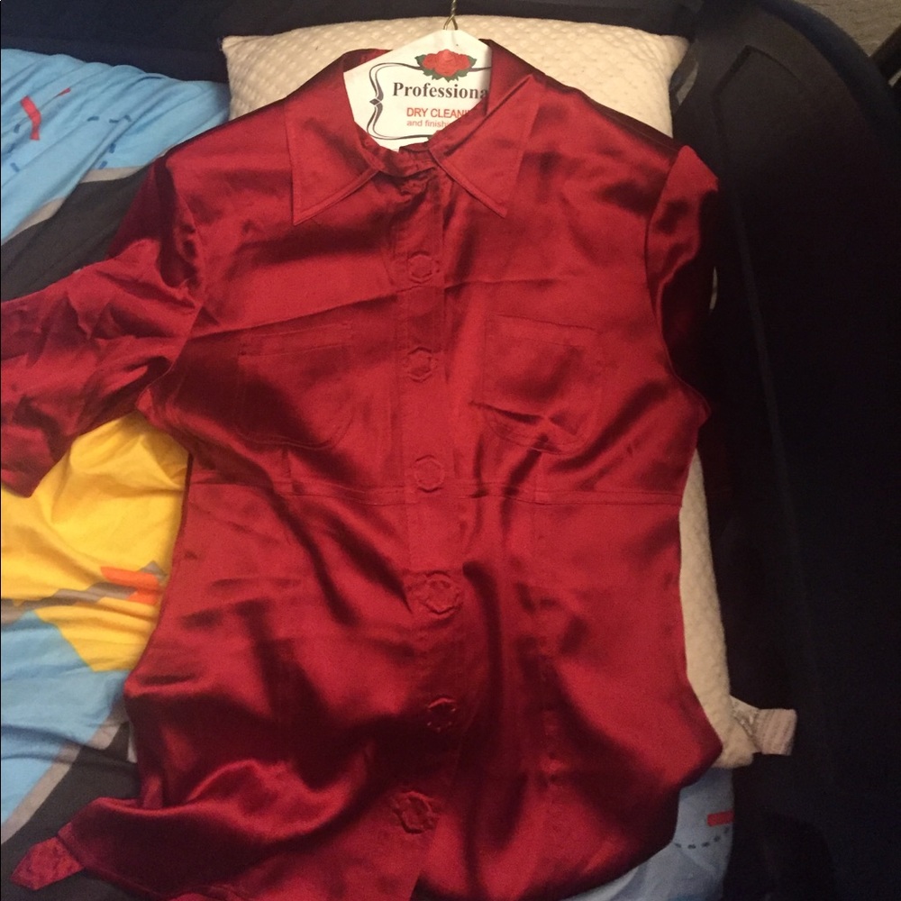 Arden B Medium sexy red blouse