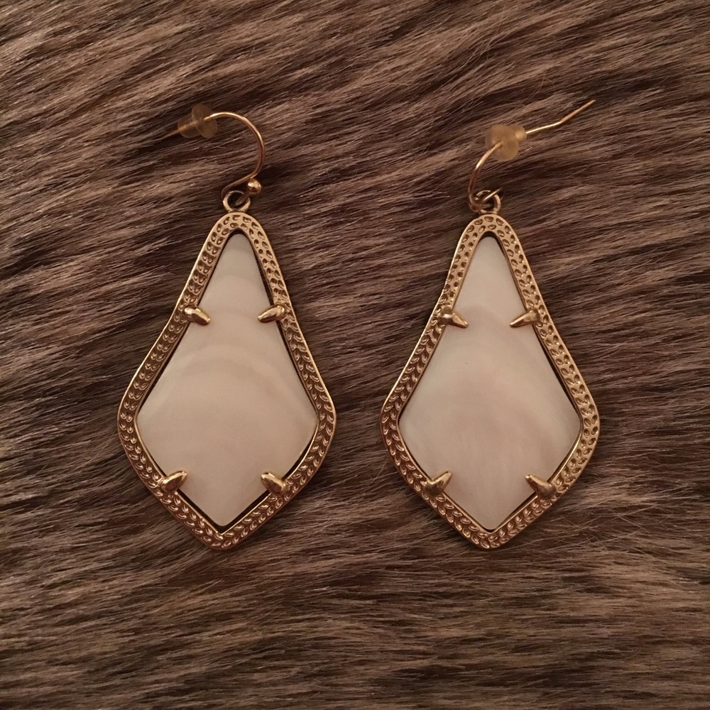 Kendra Scott alex earrings in white pearl