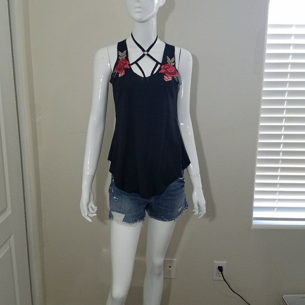 🔴 4 FOR $20!  Floral Rose Applique Tank Top - Picture 4 of 4