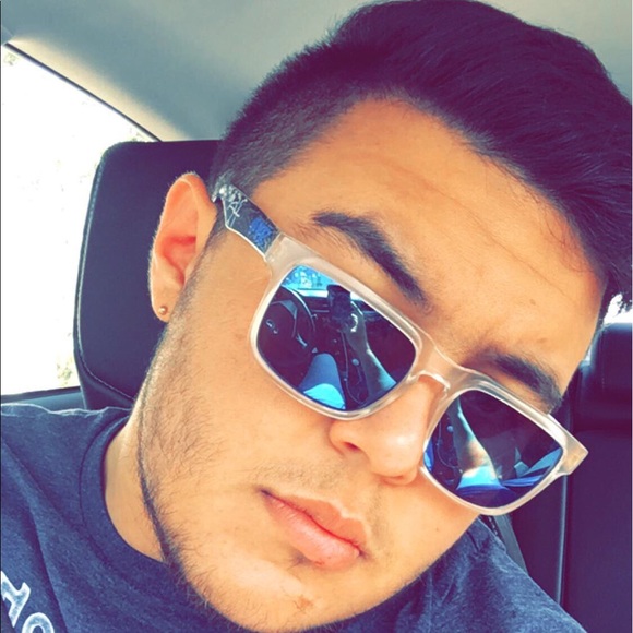 Meet your Posher, Oswaldo - Picture 1 of 1