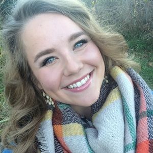 Meet your Posher, Nicole