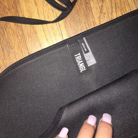 White triangl bikini - Picture 2 of 4