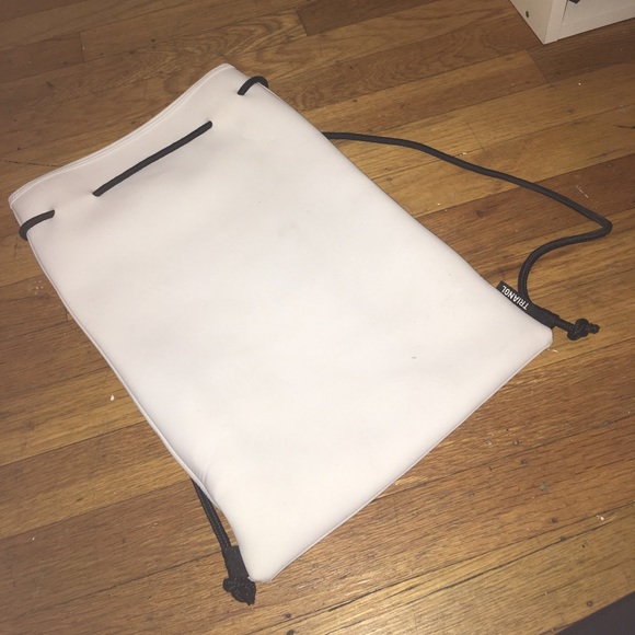 White triangl bikini - Picture 3 of 4