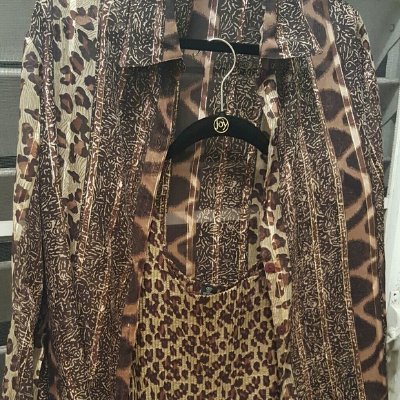 Elegant Animal print Shirt - Picture 2 of 3
