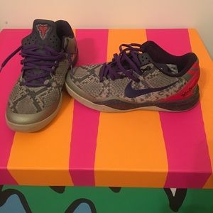 Nike-Concrete Jungle Kobes