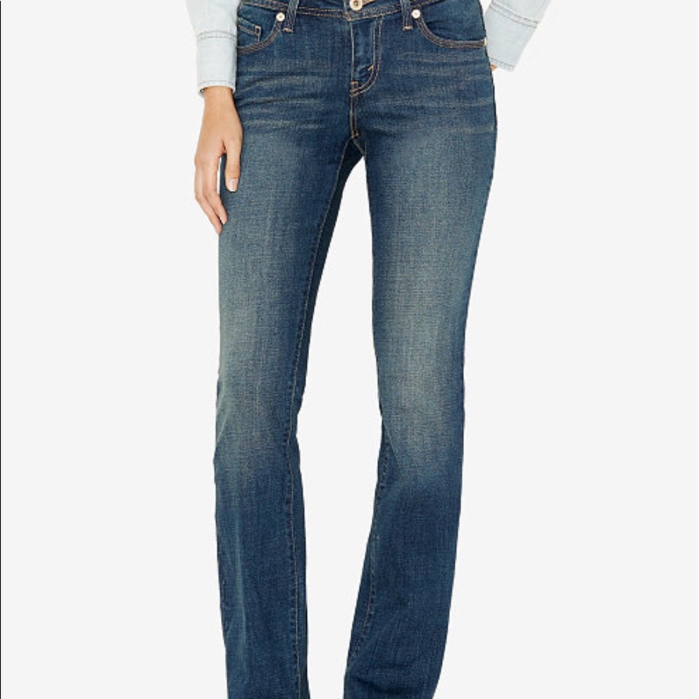 Juniors Demi Curve Levi's Jeans size 9. NWOT