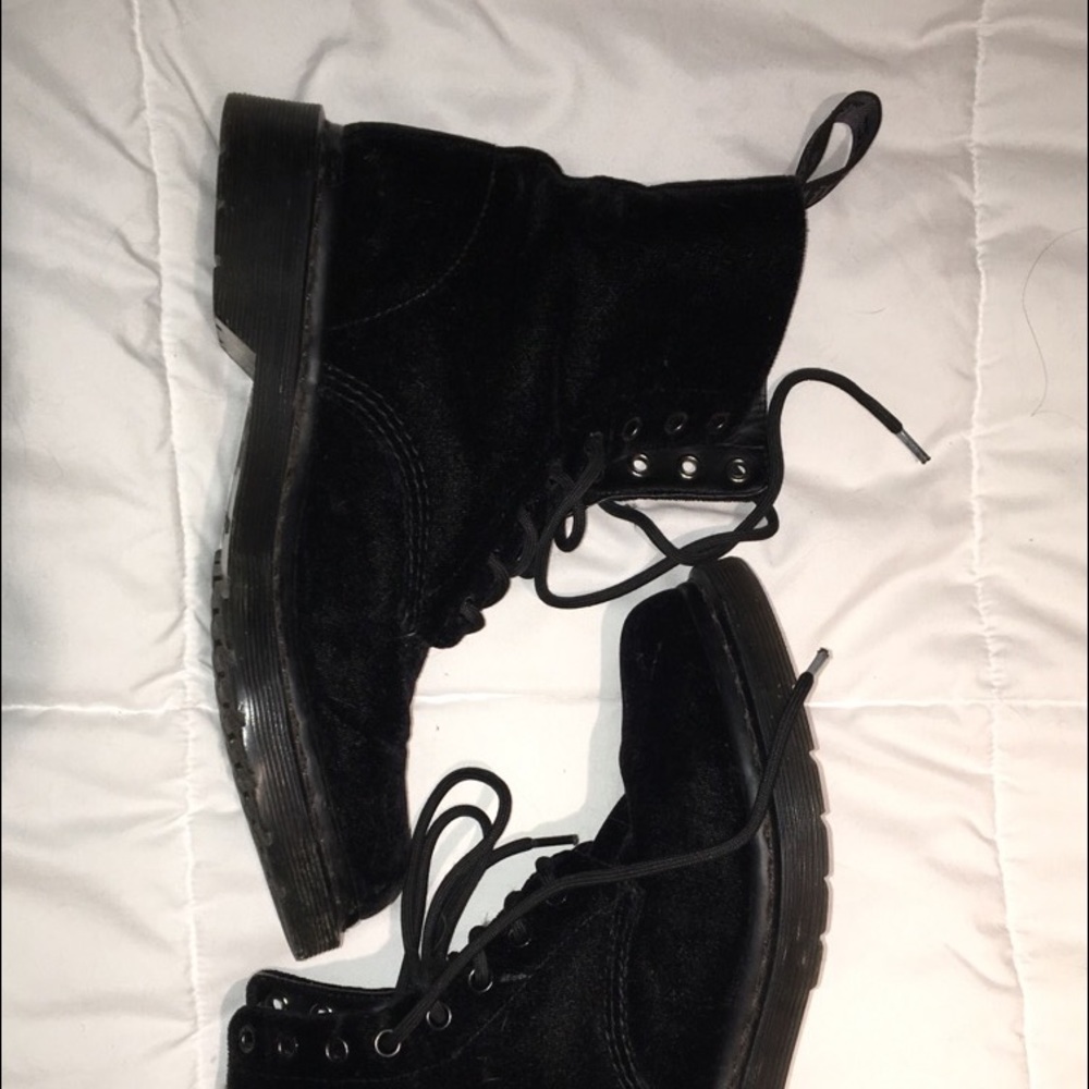 Doc Martens - Black Velvet