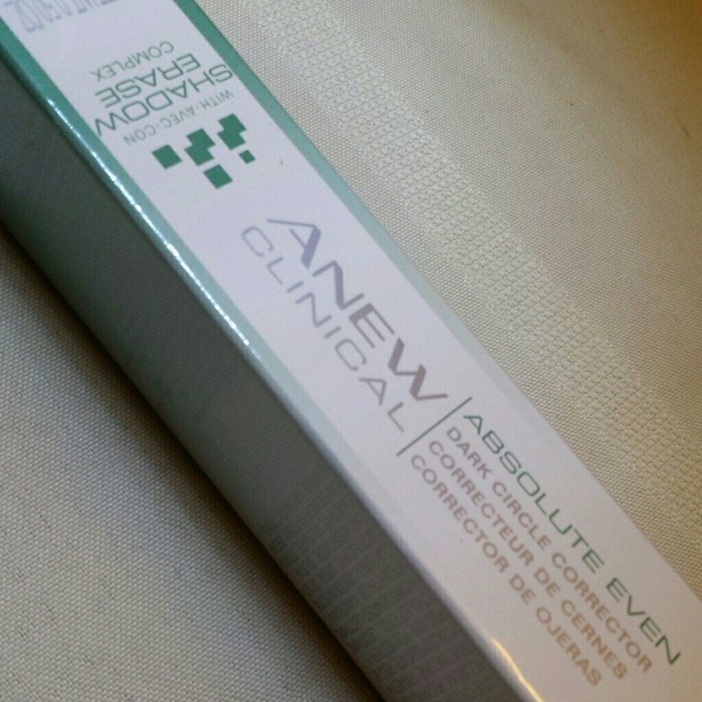 Anew clinical dark circle corrector for eyes