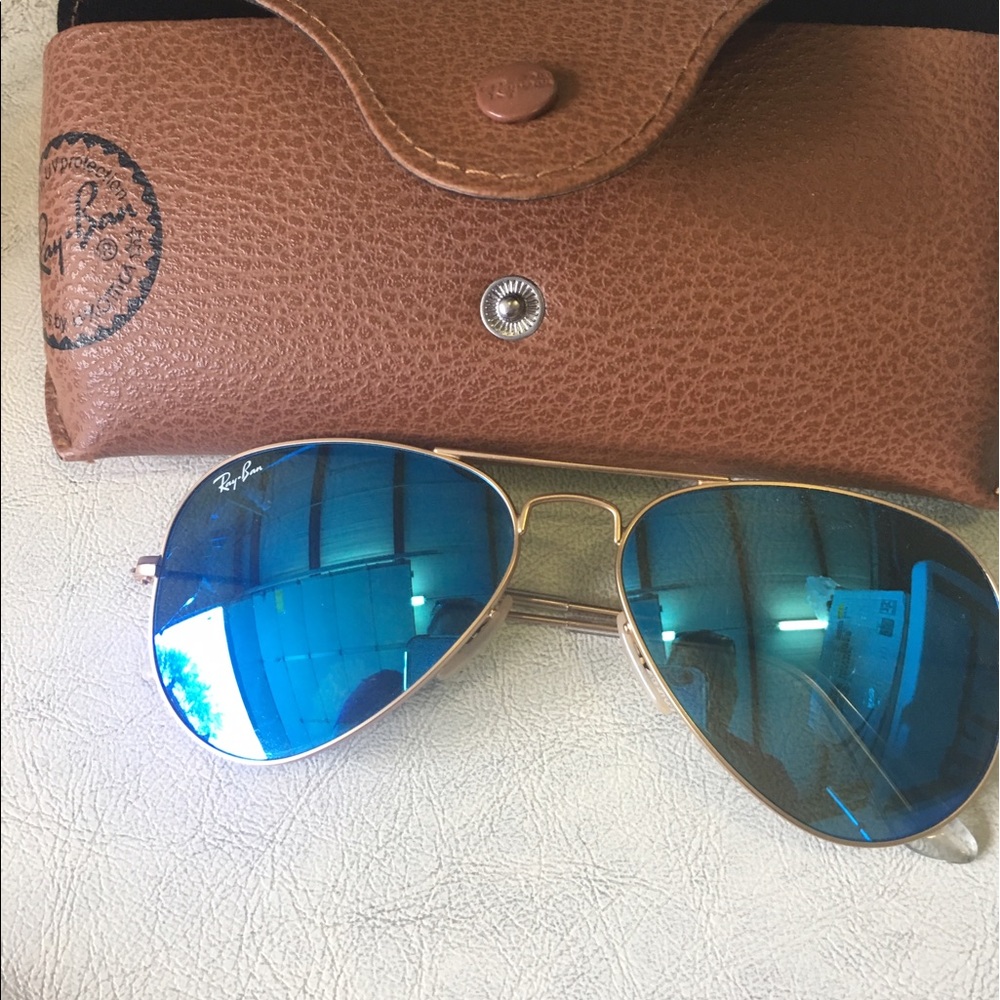 New with case Ray Ban sunglasses! Aviators!