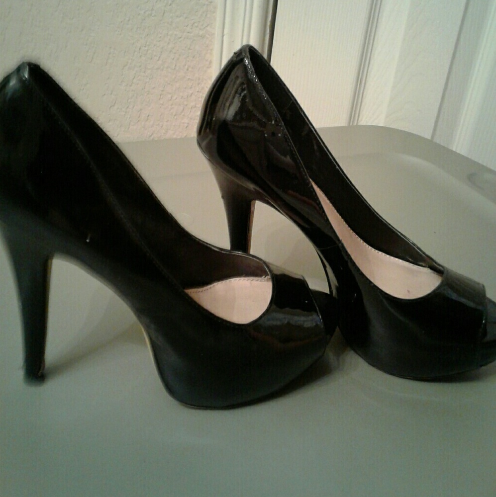 Open-toed heels