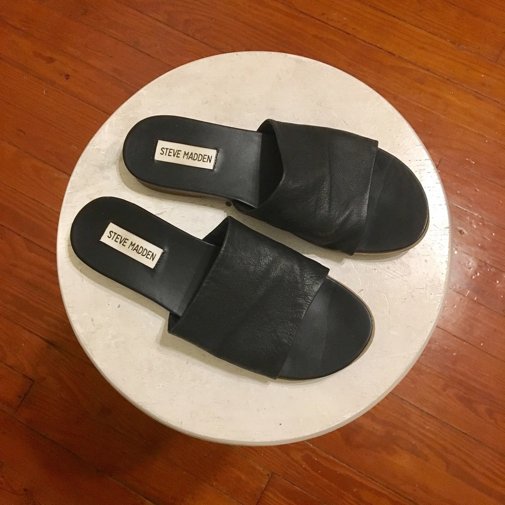 SOLD 😱 Steve Madden Slip Ons