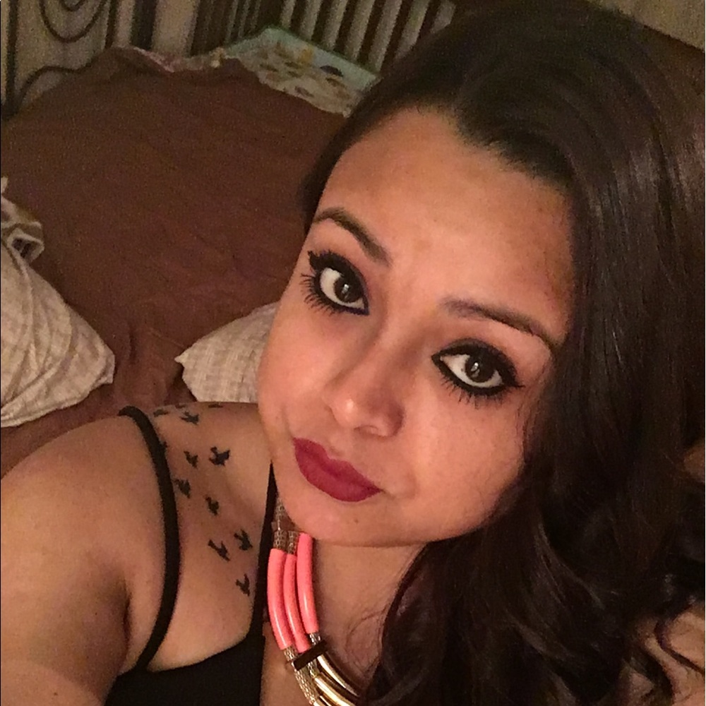 Meet your Posher, Yaneth