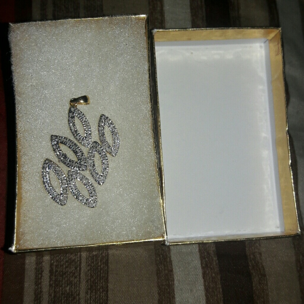 diamonds,in a .925 sterling silver 18k overlay.