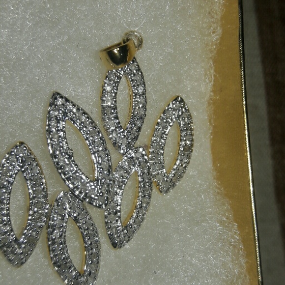 diamonds,in a .925 sterling silver 18k overlay. - Picture 4 of 4