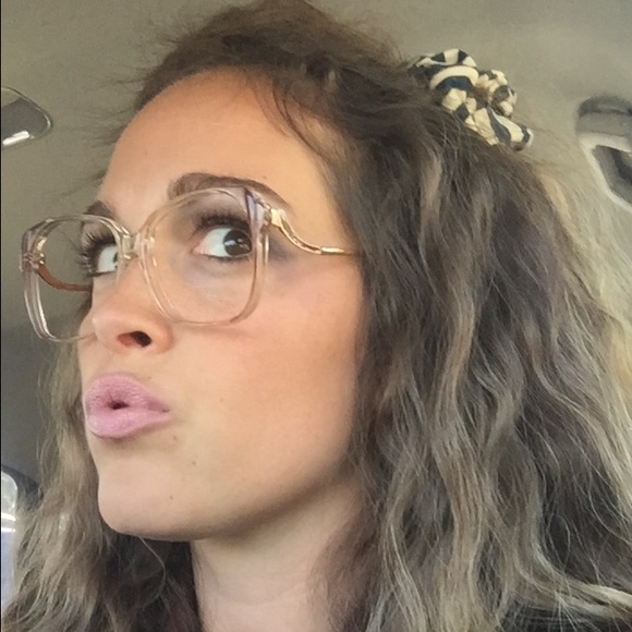 Meet your Posher, Casey - Picture 3 of 6