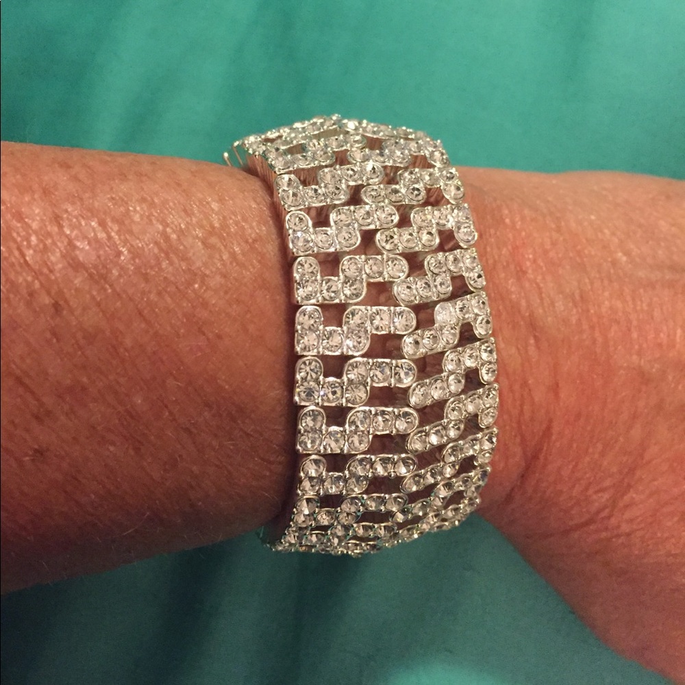 Large rhinestone bright bracelet