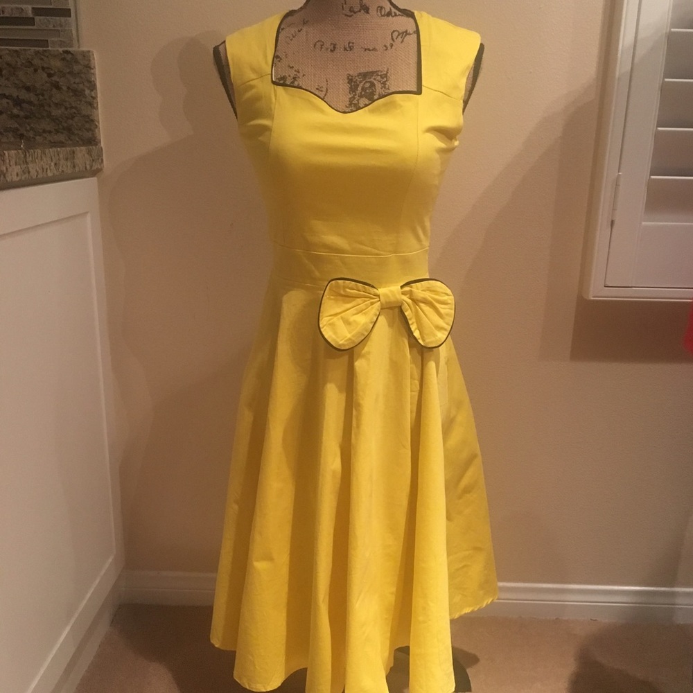 Stunning Retro yellow dress