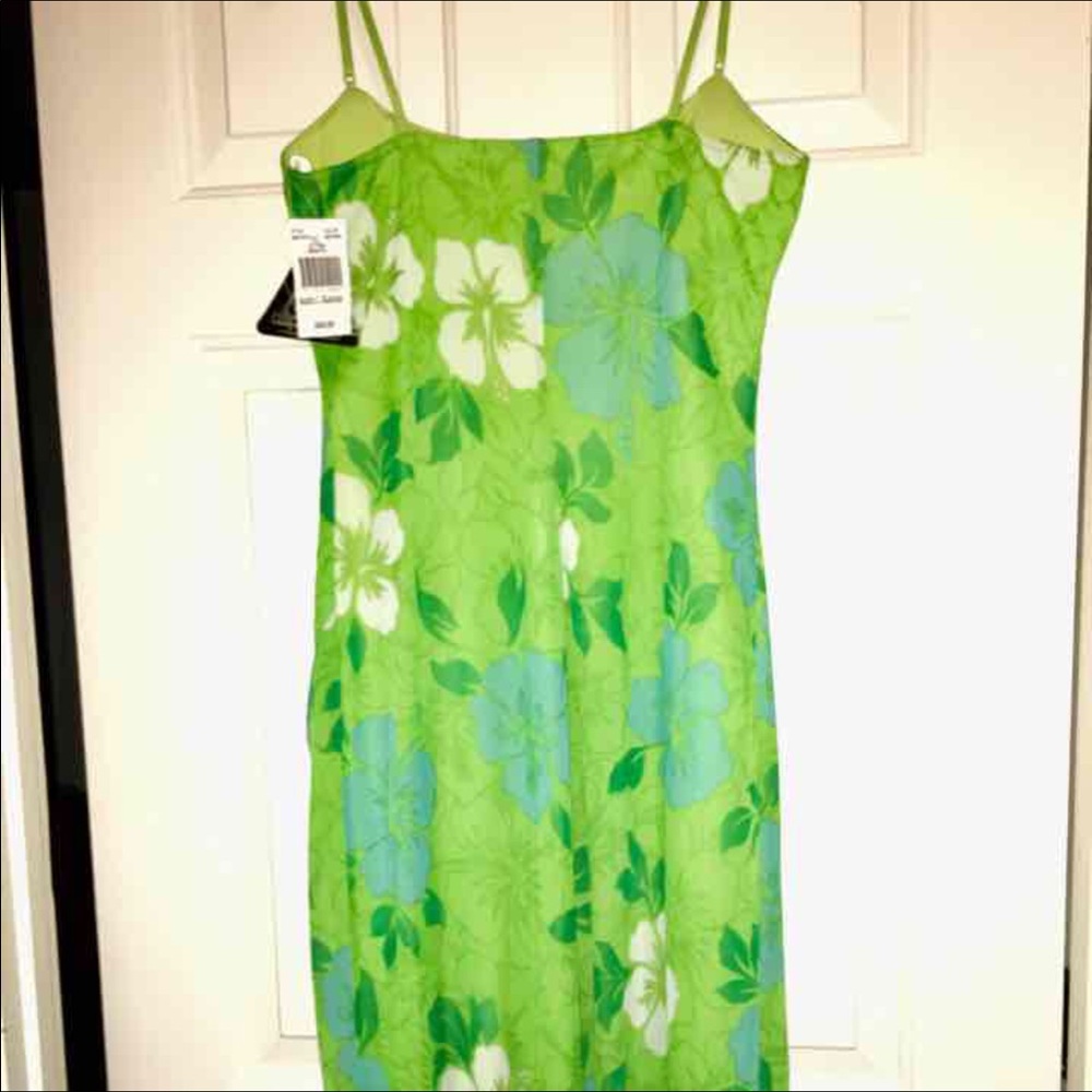 Beautiful Summer Dress - Picture 2 of 4