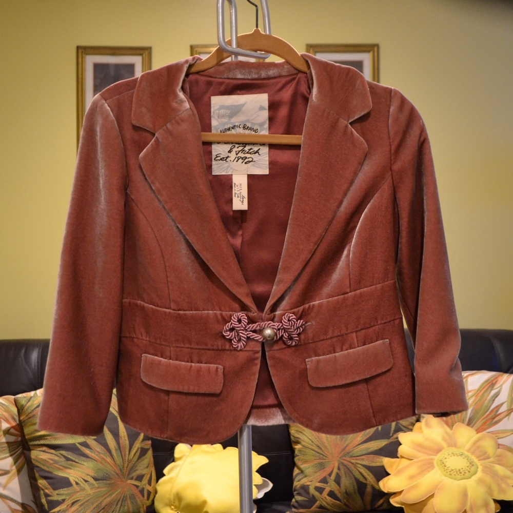 🎈3/$15 SALE ITEM: A&F VELVET BLAZER