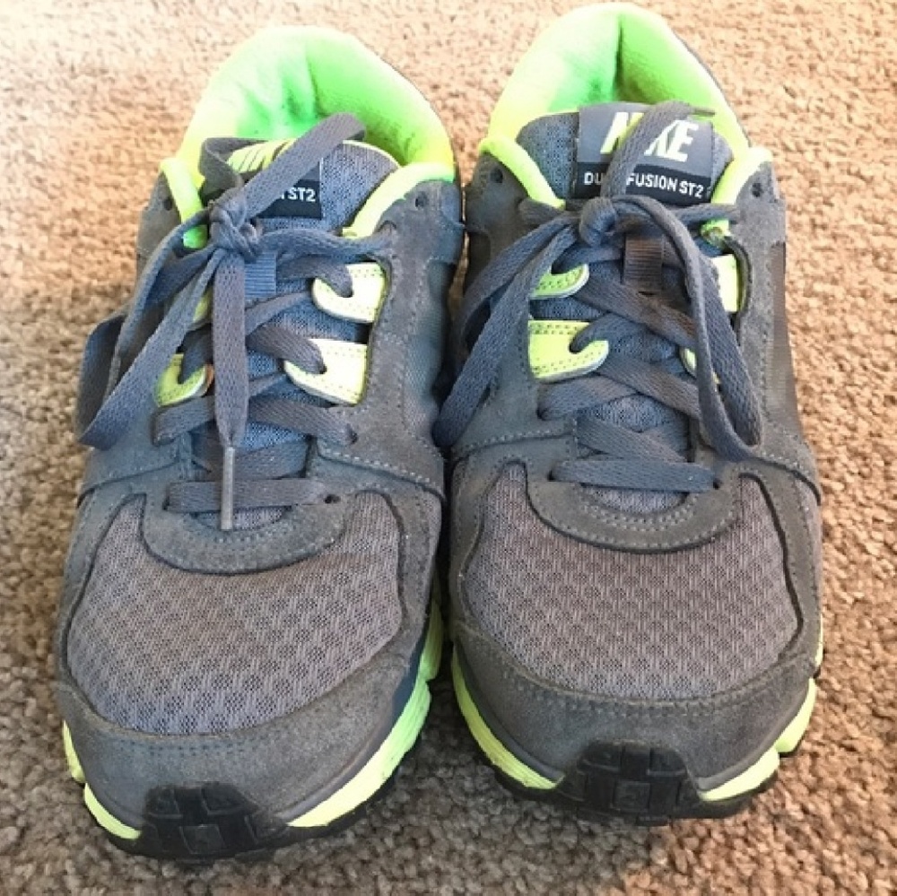 NIKE RUNNING SHOES