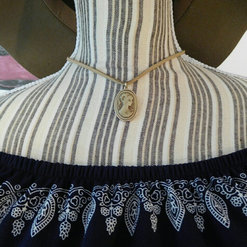 Cameo neclace