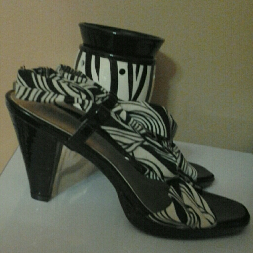 Never worn Anne Klein  sandals, black and white