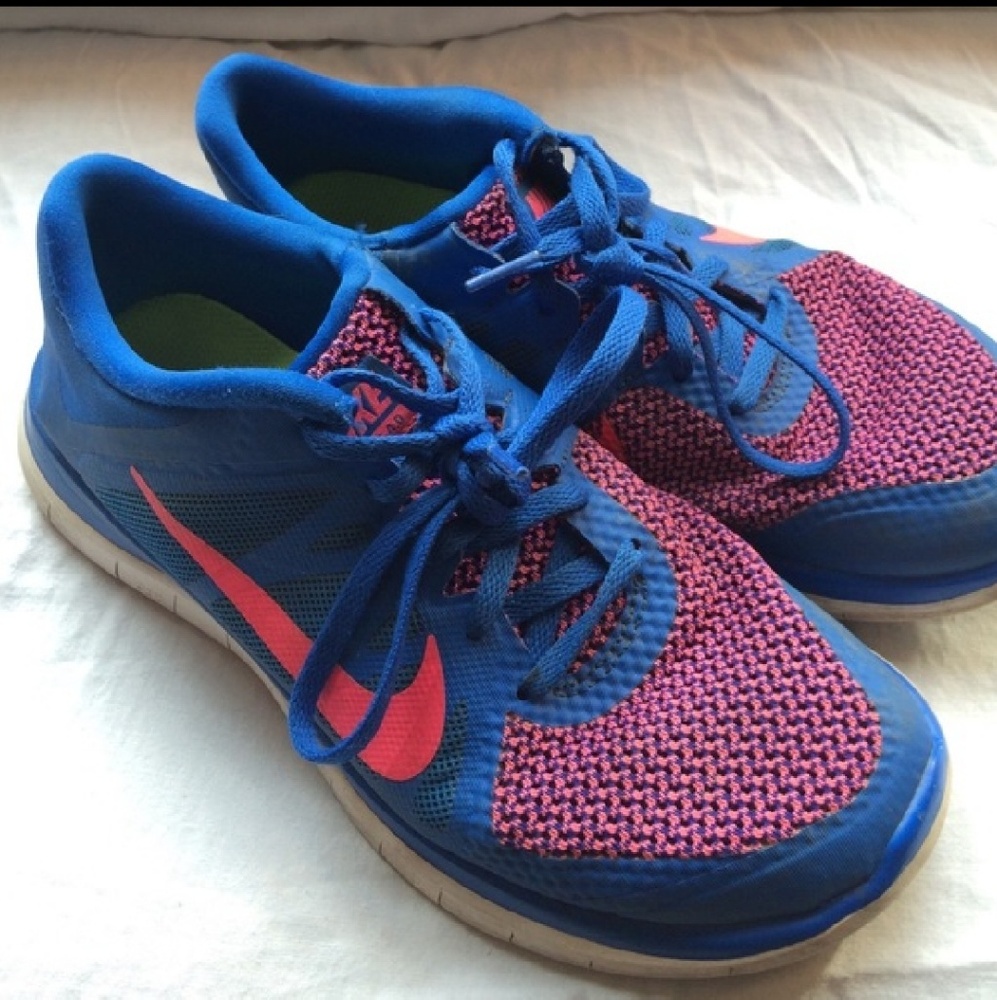 NIKE SNEAKERS